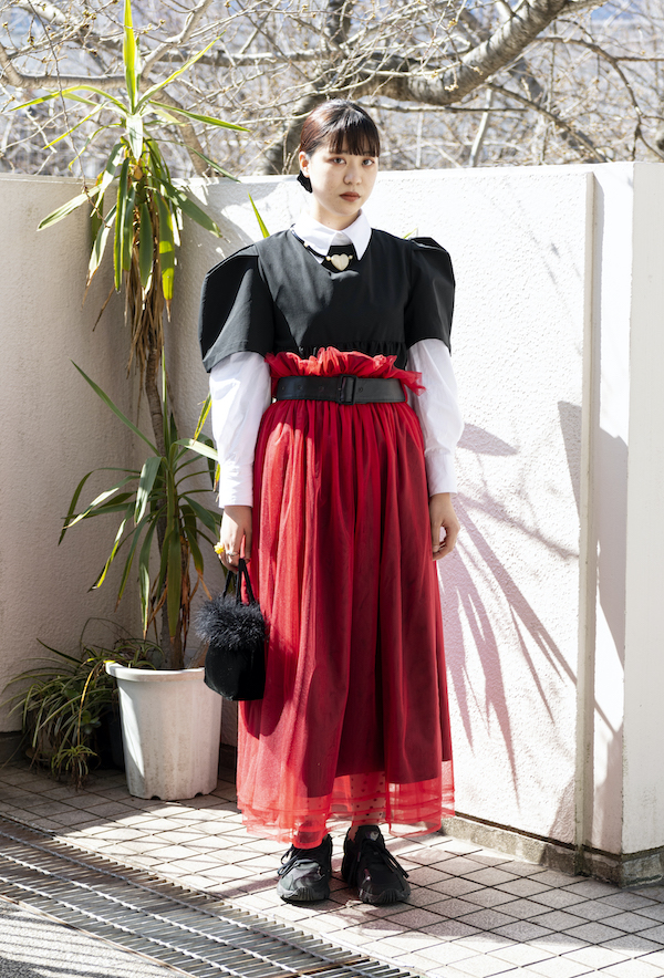 真っ赤なnoir kei ninomiyaのチュールスカートを差し色にした、Sakuraさん　-文化服装...