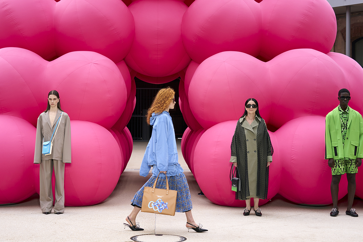 【2022年春夏パリ・ファッションウィーク】ヴィクトリア/トマスは機能的なワードローブ...
