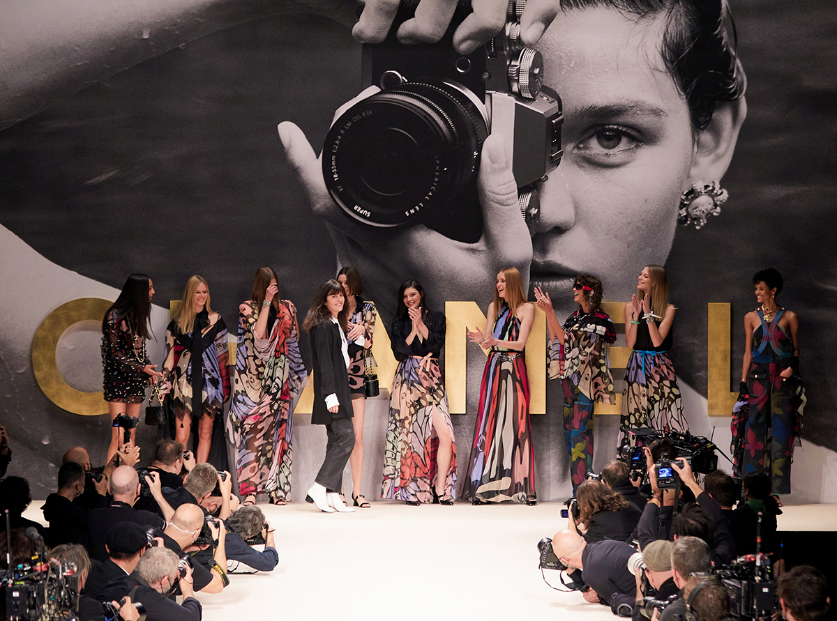 【2022年春夏パリ・ファッションウィーク】シャネルは’80年代のファッションショーを...