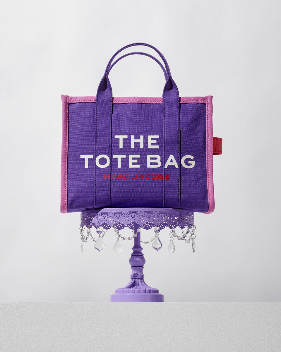 マーク ジェイコブスの人気シリーズ「THE TOTE BAG」から、新デザインがライ...