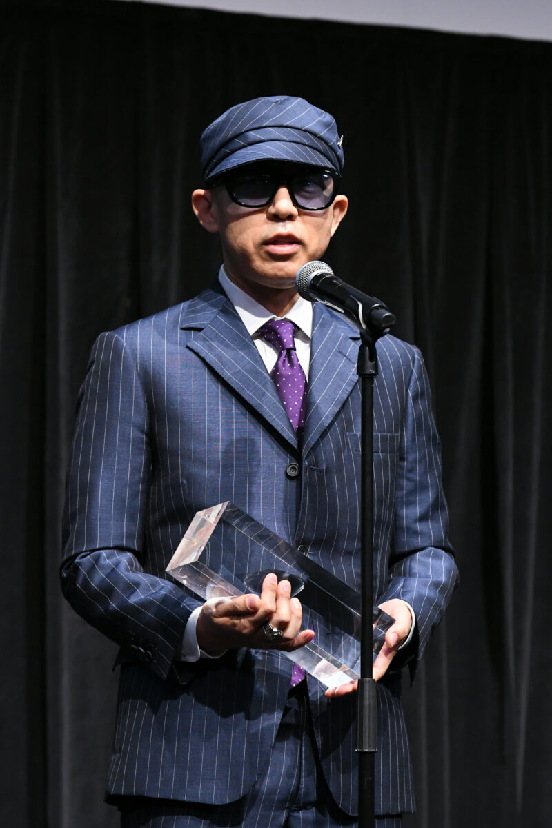 NIGOが大賞を受賞。「第40回毎日ファッション大賞」の表彰式が開催。
