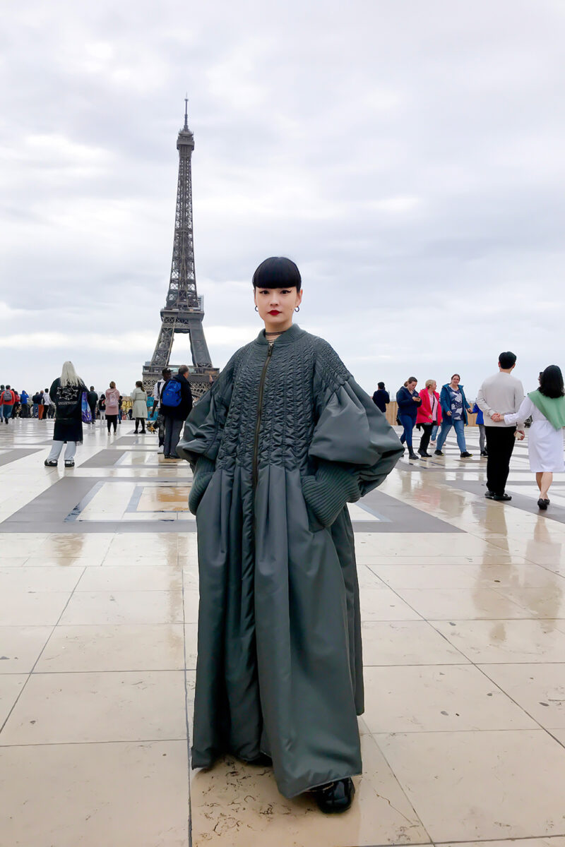 【パリの私スタイル】vol.52<br>ジュンヤ ワタナベのボリュームコートをみごとに着こなす秋元梢さん