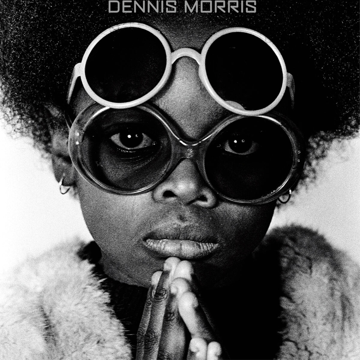 デニス・モリスの写真集『Colored Black』刊行
