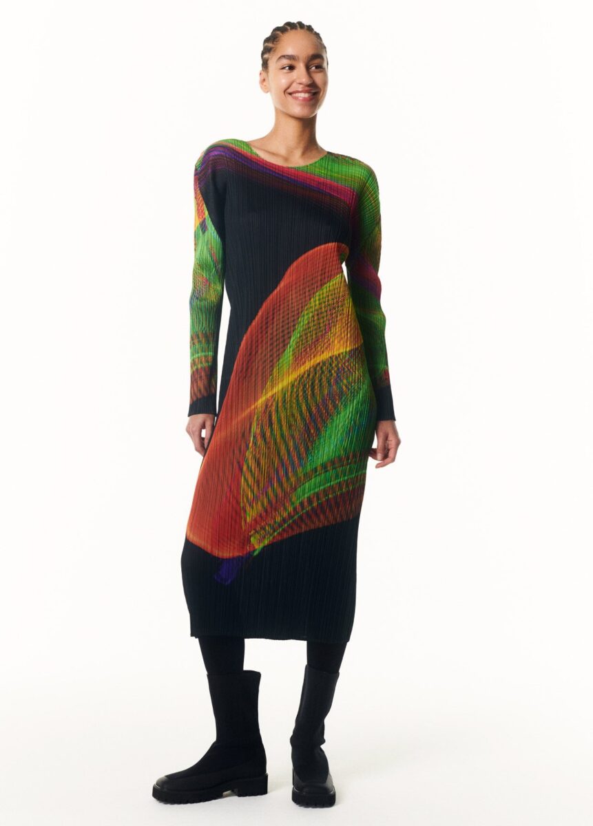 イッセイミヤケ　PLEATS PLEASE　プリーツプリーズ　サイズ3　サイズ2　オレンジ総柄　セットアップ 潮の香りと海のエネルギーに包まれて。中島セナがプリーツ プリーズ