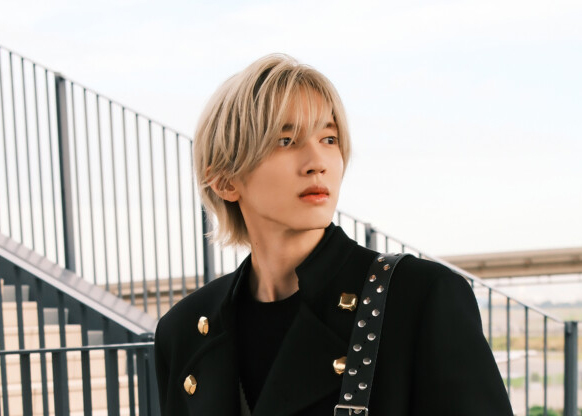 道枝駿佑さん（なにわ男子）2026年春夏コレクションのVALENTINO（ヴァレンティノ）来場時、空港ファッションをチェック