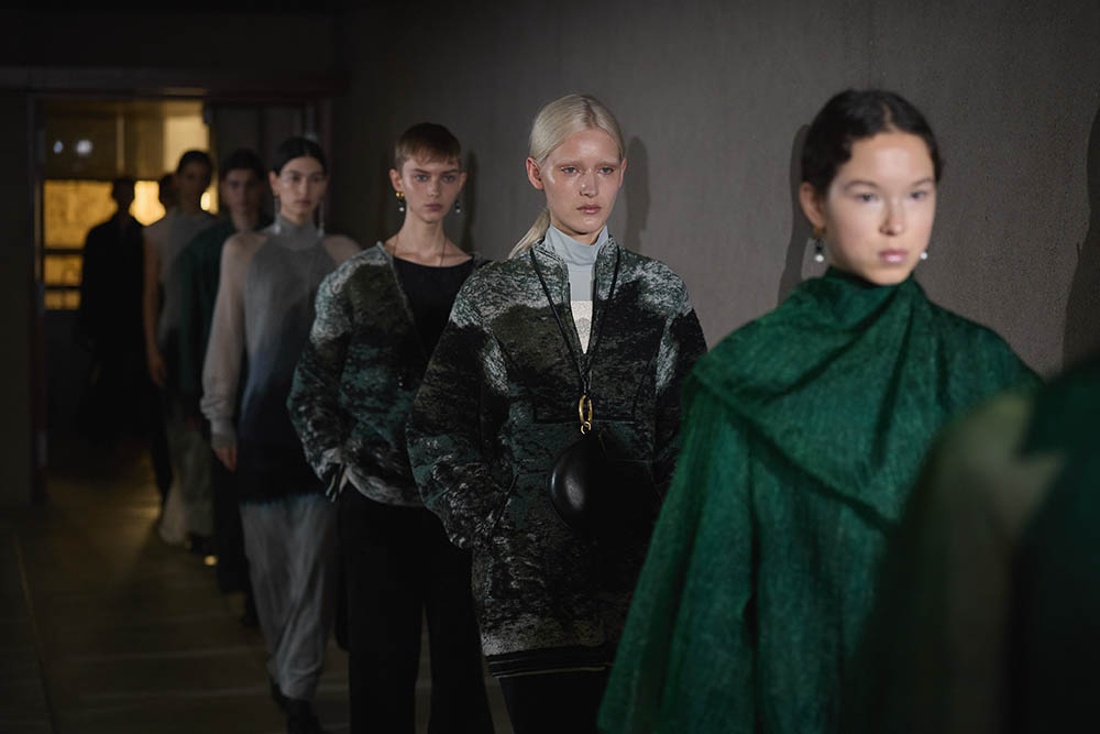 【パリ FW2026】マメ クロゴウチが新作を発表