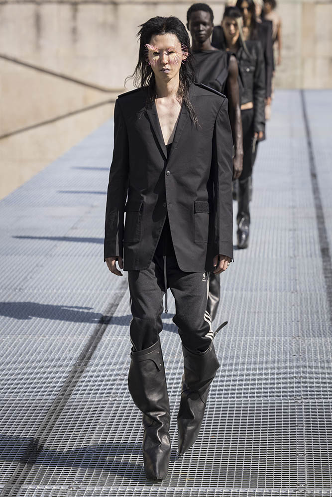 Rick Owens fashion show in Paris, Spring Summer 2027 Menswear Fashion Week Photo by Valerio Mezzanotti