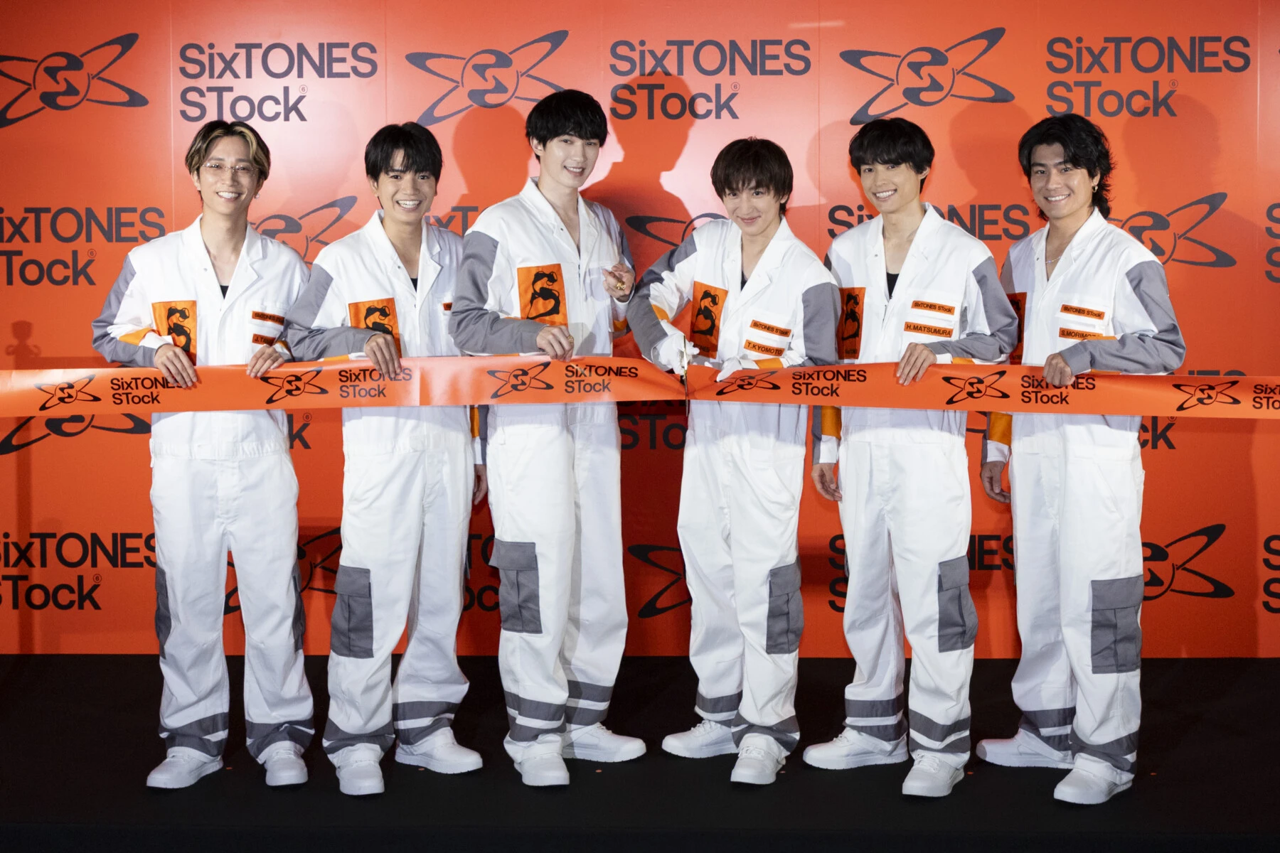 SixTONES 6周年を記念した体験型の物流倉庫「SixTONES STock」が開催！メン...