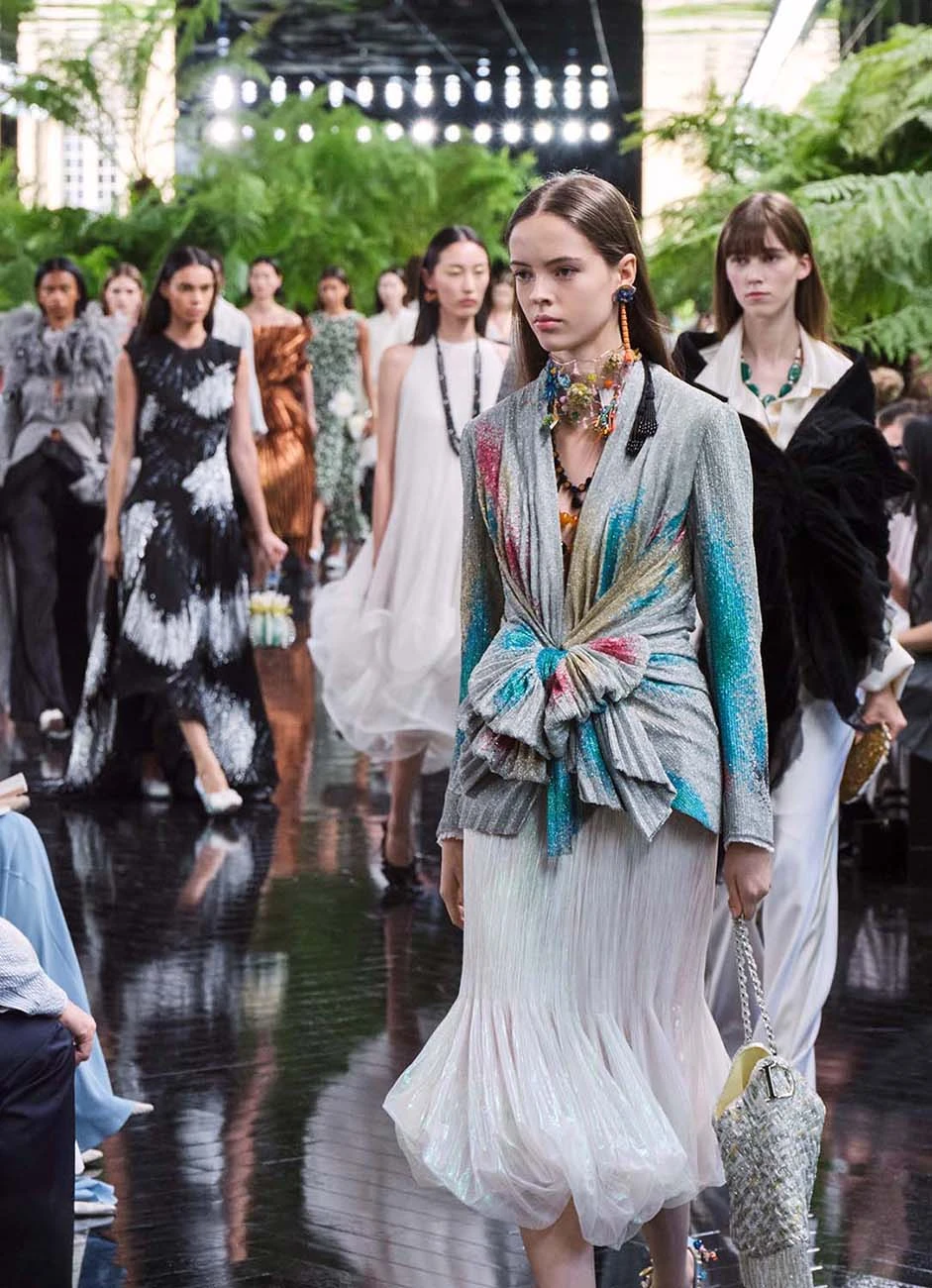 【オートクチュール FW2026】アート、工芸、自然が響き合う、ディオールのクチュール