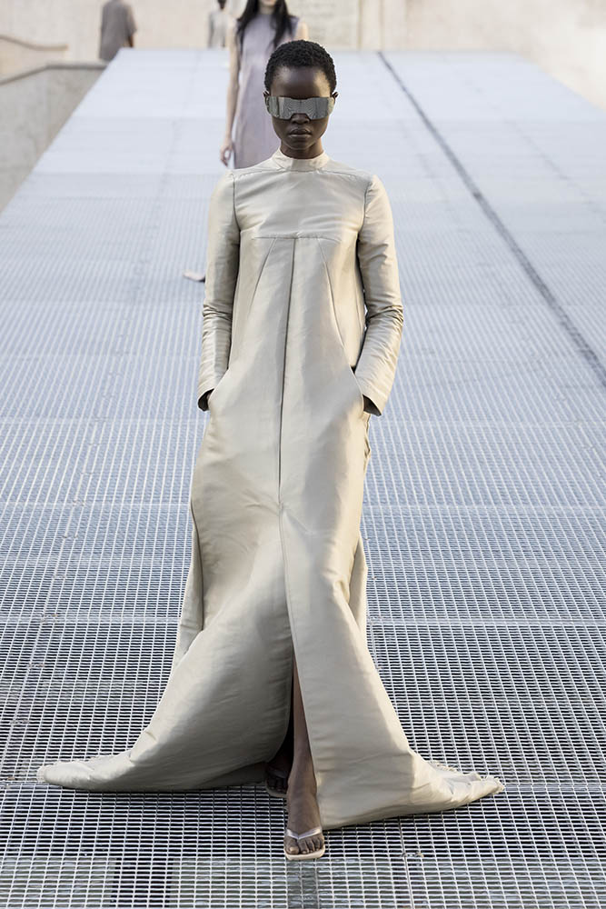 Model on the runway at the Rick Owens fashion show in Paris, Spring Summer 2027 Ready To Wear Fashion Week, Runway Look #002