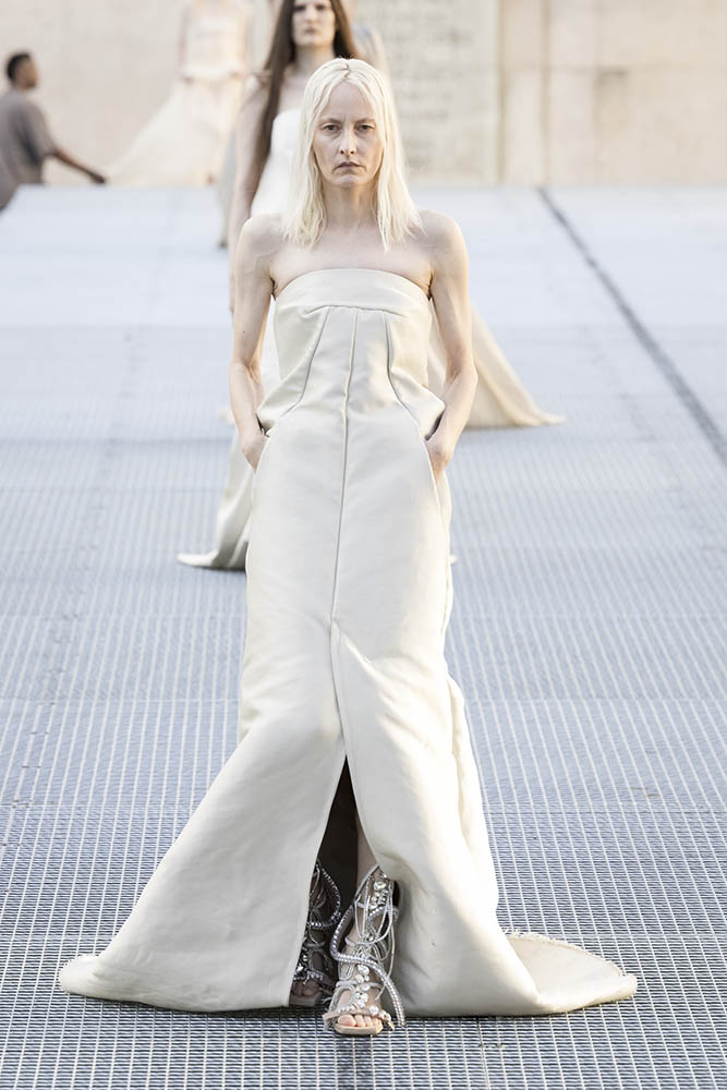 Model on the runway at the Rick Owens fashion show in Paris, Spring Summer 2027 Ready To Wear Fashion Week, Runway Look #004