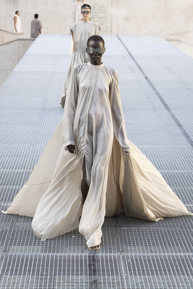 Model on the runway at the Rick Owens fashion show in Paris, Spring Summer 2027 Ready To Wear Fashion Week, Runway Look #006