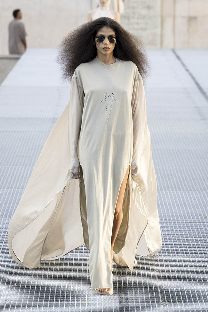 Model on the runway at the Rick Owens fashion show in Paris, Spring Summer 2027 Ready To Wear Fashion Week, Runway Look #012