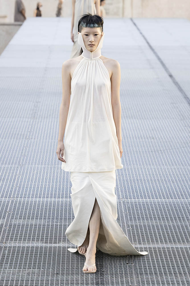 Model on the runway at the Rick Owens fashion show in Paris, Spring Summer 2027 Ready To Wear Fashion Week, Runway Look #013