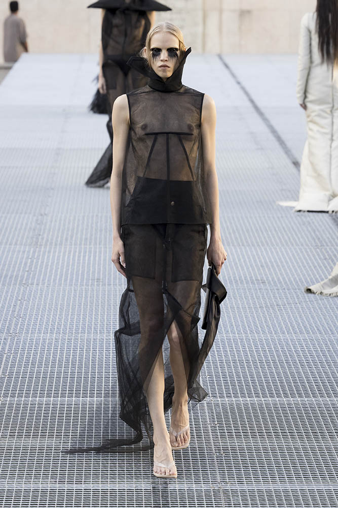 Model on the runway at the Rick Owens fashion show in Paris, Spring Summer 2027 Ready To Wear Fashion Week, Runway Look #017