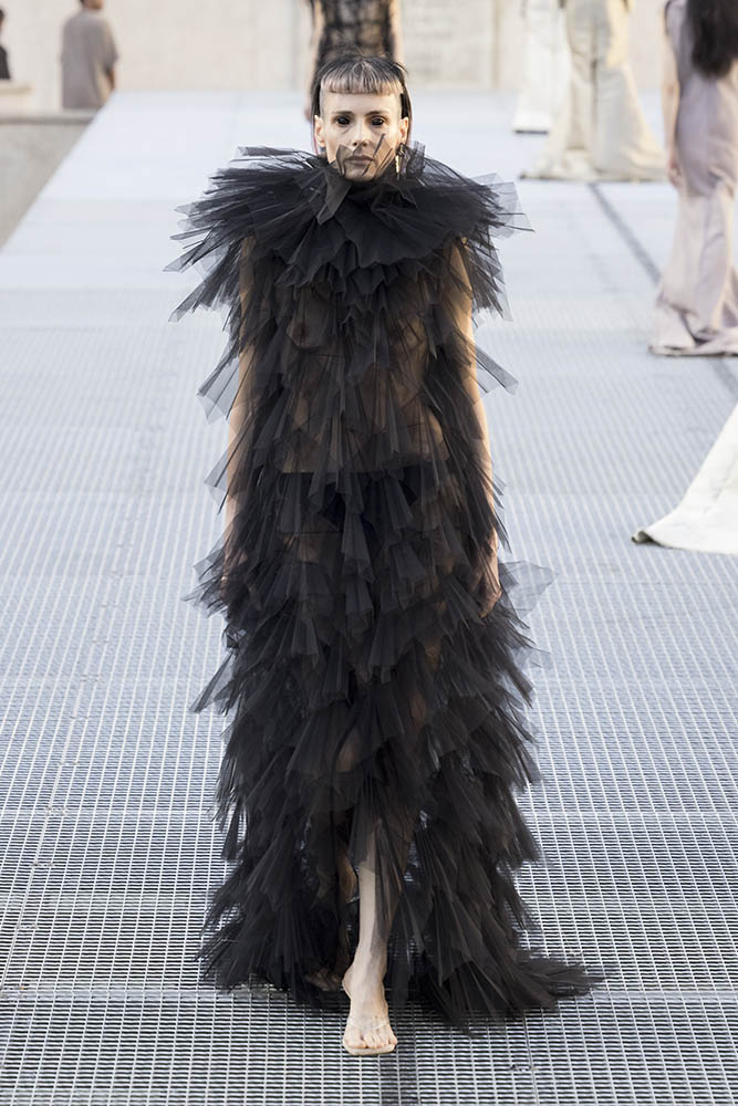 Model on the runway at the Rick Owens fashion show in Paris, Spring Summer 2027 Ready To Wear Fashion Week, Runway Look #019