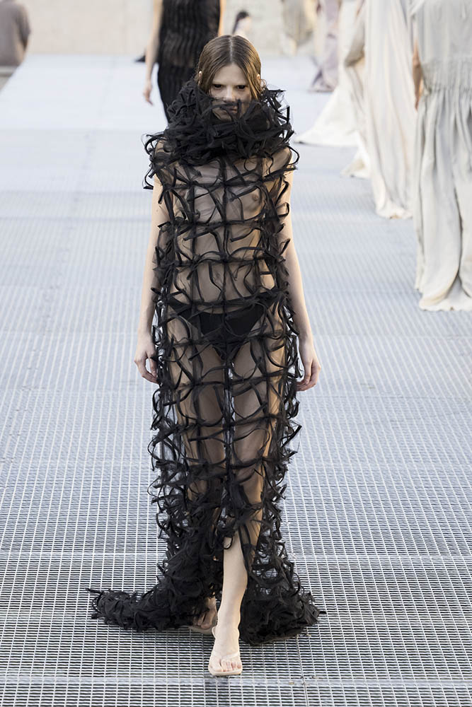 Model on the runway at the Rick Owens fashion show in Paris, Spring Summer 2027 Ready To Wear Fashion Week, Runway Look #020