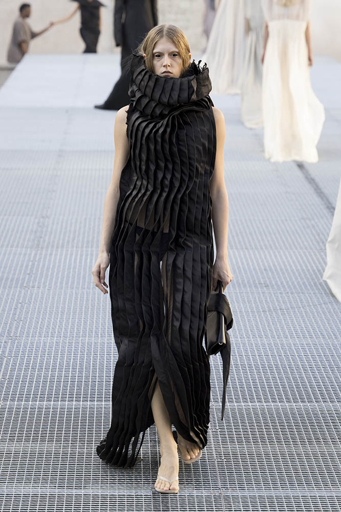 Model on the runway at the Rick Owens fashion show in Paris, Spring Summer 2027 Ready To Wear Fashion Week, Runway Look #021