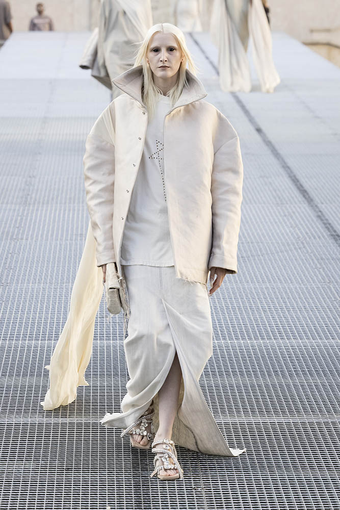 Model on the runway at the Rick Owens fashion show in Paris, Spring Summer 2027 Ready To Wear Fashion Week, Runway Look #026