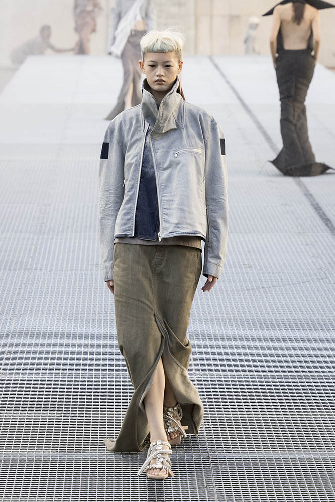 Model on the runway at the Rick Owens fashion show in Paris, Spring Summer 2027 Ready To Wear Fashion Week, Runway Look #036