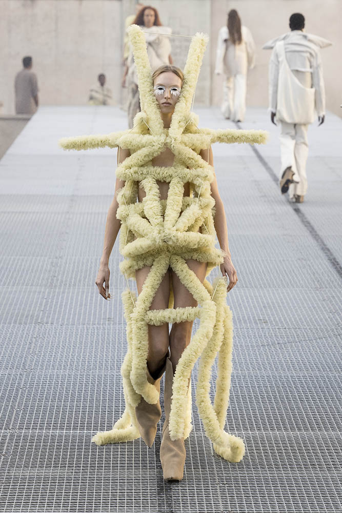 Model on the runway at the Rick Owens fashion show in Paris, Spring Summer 2027 Ready To Wear Fashion Week, Runway Look #045