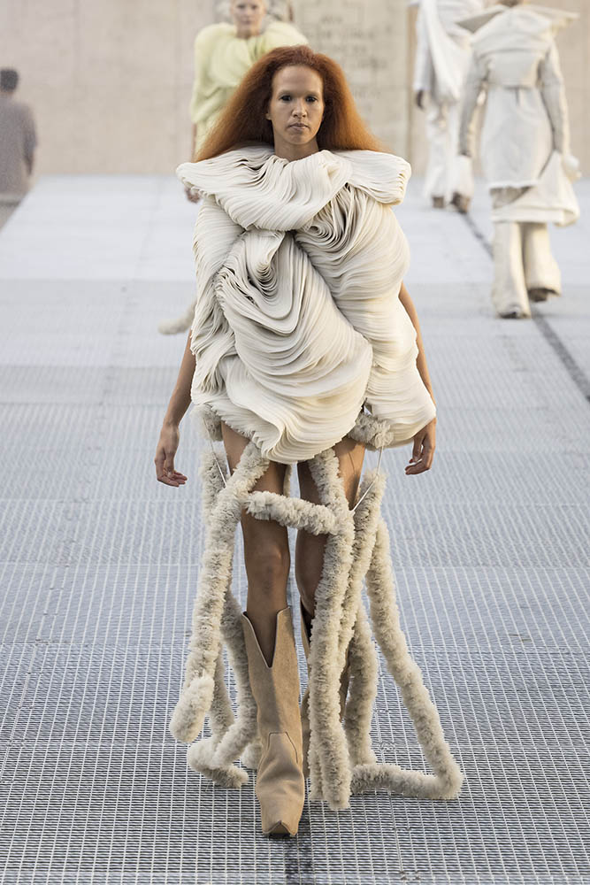 Model on the runway at the Rick Owens fashion show in Paris, Spring Summer 2027 Ready To Wear Fashion Week, Runway Look #046